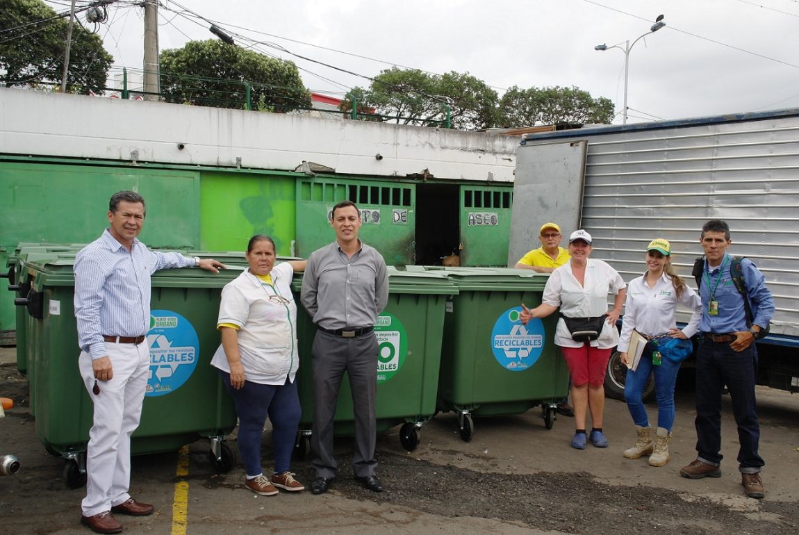¡24 contenedores para las plazas!