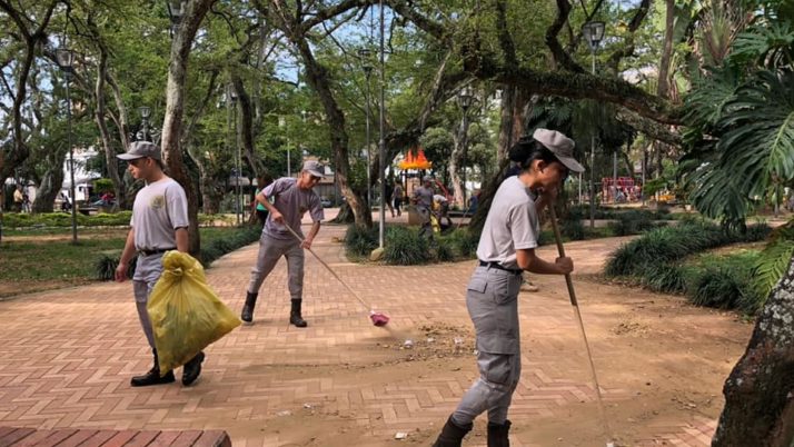 Los nuevos “padrinos” del Parque San Pío son estudiantes del colegio Militar General Santander.