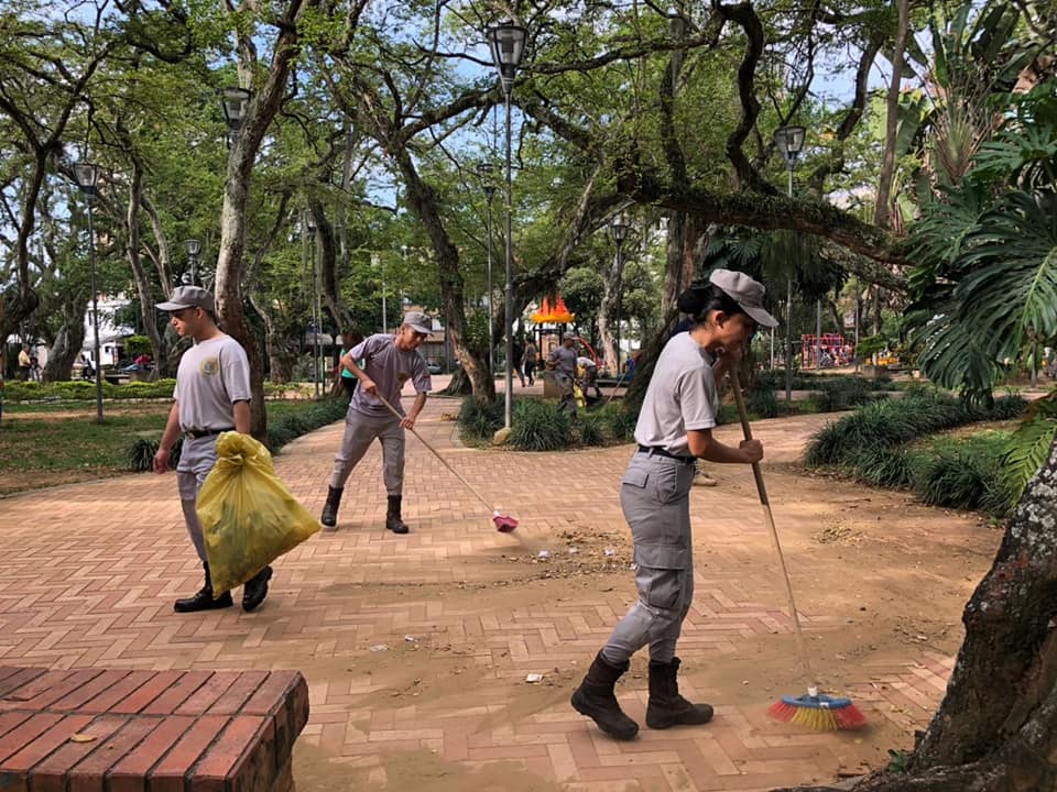 Los nuevos “padrinos” del Parque San Pío son estudiantes del colegio Militar General Santander.